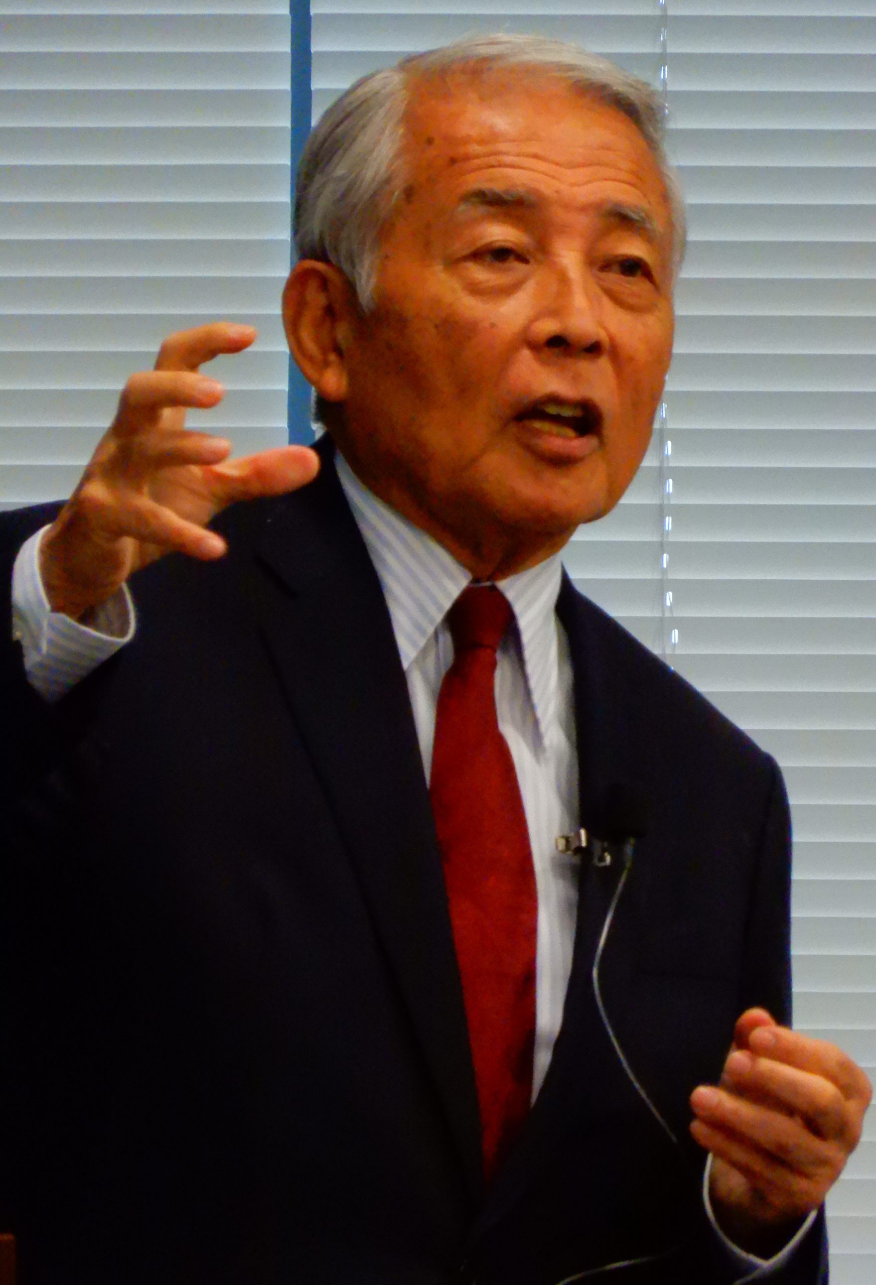 麻生 泰 氏