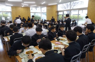 みんなで昼食（南食堂）